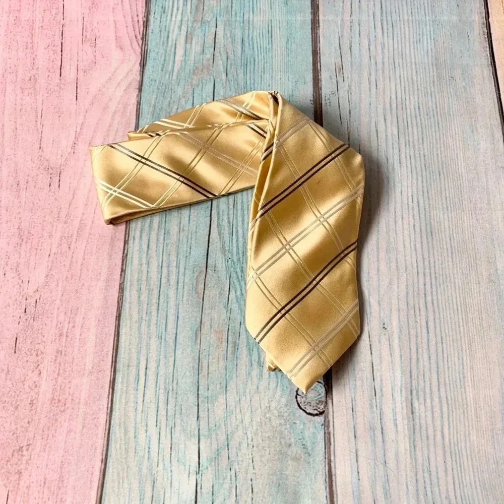 Gold Donald trump tie